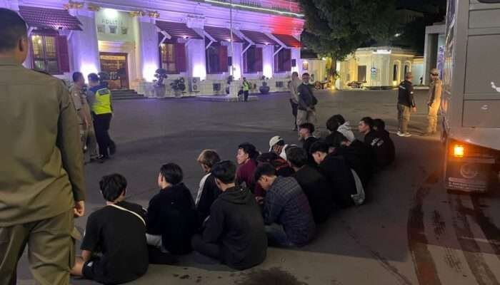 Polrestabes Surabaya Amankan 18 Pemuda Diduga Terlibat Bentrok Antar Perguruan Silat di Kedungdoro