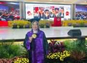 Hebat…! Surni Perempuan Pertama Suku Bajo Raih Gelar Doktor,Teliti Kebijakan Pemberdayaan Perempuan dan Anak Suku Bajo Wakatobi