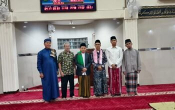 MUI Sukolilo Gelar Tarawih Keliling Bersama Forkopimcam dan Dai MUI Pusat, Sertakan Layanan Kesehatan Gratis