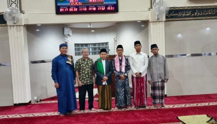 MUI Sukolilo Gelar Tarawih Keliling Bersama Forkopimcam dan Dai MUI Pusat, Sertakan Layanan Kesehatan Gratis