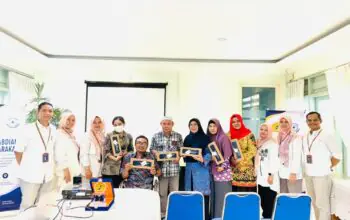 Tingkatkan Mutu Layanan Kesehatan, Tim Pengabdian Masyarakat STIKES Yayasan RS Dr. Soetomo Gelar Program Optimalisasi Pengkodean Klinis, Service Excellence, dan BPJS di Klinik Jati Asih Semolowaru Surabaya