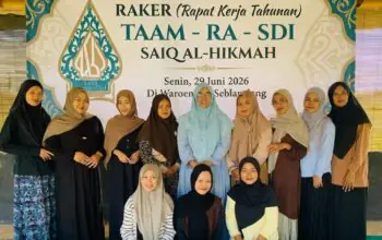 Liburan Sekolah, Guru dan Tenaga Pendidik SAIQ Al Hikmah Gelar Rapat Kerja di Waroeng Seblang