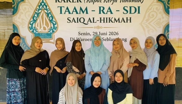 Liburan Sekolah, Guru dan Tenaga Pendidik SAIQ Al Hikmah Gelar Rapat Kerja di Waroeng Seblang