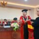 Dr. M. Arifin Menerima Ijasah S3 dari Dekan FISIP UNTAG Prof Rudi Handoko