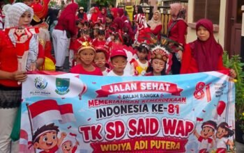 Semarak HUT RI ke-81, TK-SD SAID Widya Adi Putera Gelar Jalan Sehat Diiringi Musik Angklung
